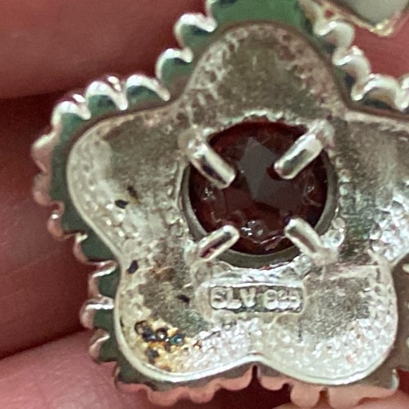 Vintage 925 Signed Sterling Silver Garnet Birthstone Flower Pendant 4g. - Picture 13 of 16